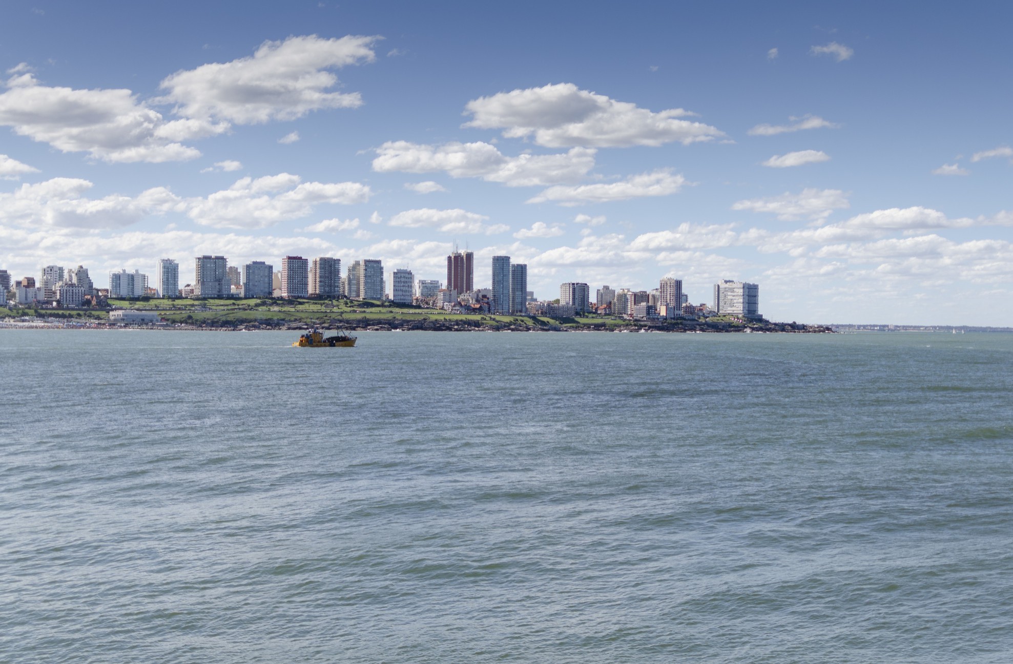 Coastal Cities at Risk: How Rising Seas Are Reshaping Urban Life in 2025